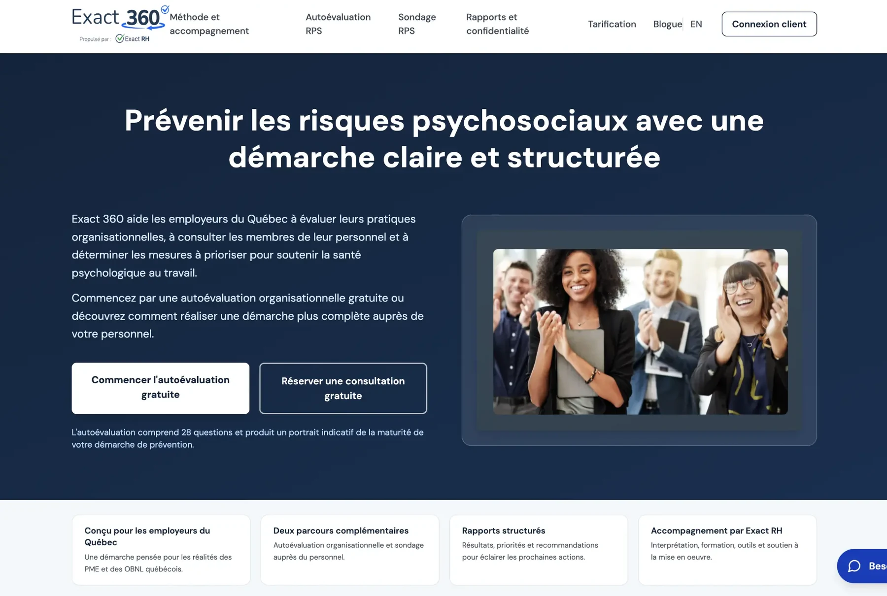 Capture complète fournie de la section hero de la page d’accueil française d’Exact360, avec une équipe au travail